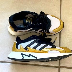 Adidas hold and black